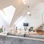 Days - Airy Duplex With Terrace And Ac براغ
