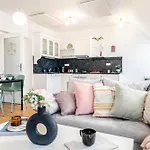 شقة Days - Airy Duplex With Terrace And Ac