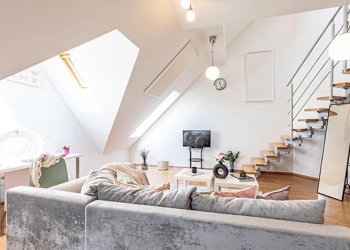 Days - Airy Duplex With Terrace And Ac براغ
